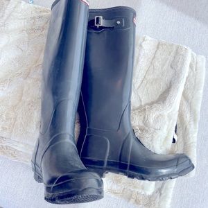 FIRE SALE!!! Hunter Rain Boots -Size 8 Woman’s